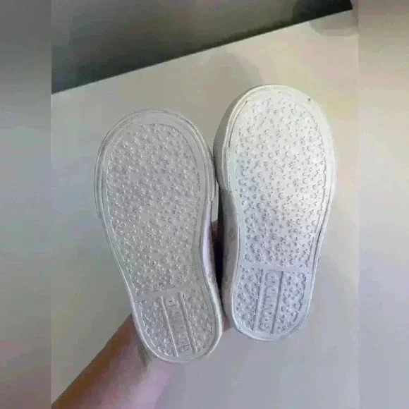 Toddler size 6 tennis shoes - Picture 2 of 5